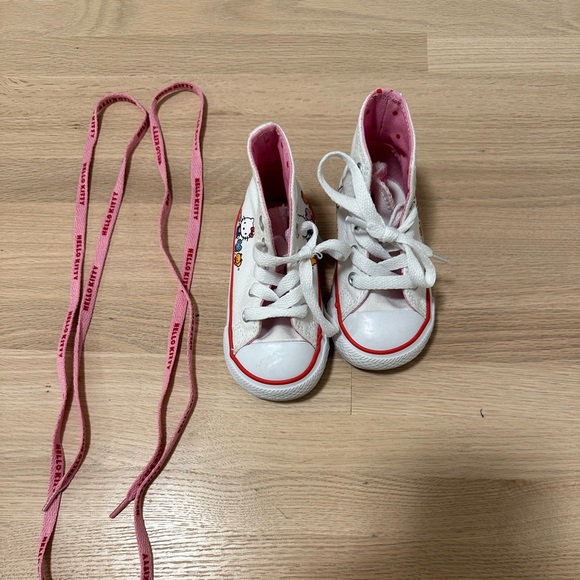 VERY RARE Converse Hello Kitty x Chuck Taylor All Star Canvas Hi 'White Size 5 - Picture 14 of 14
